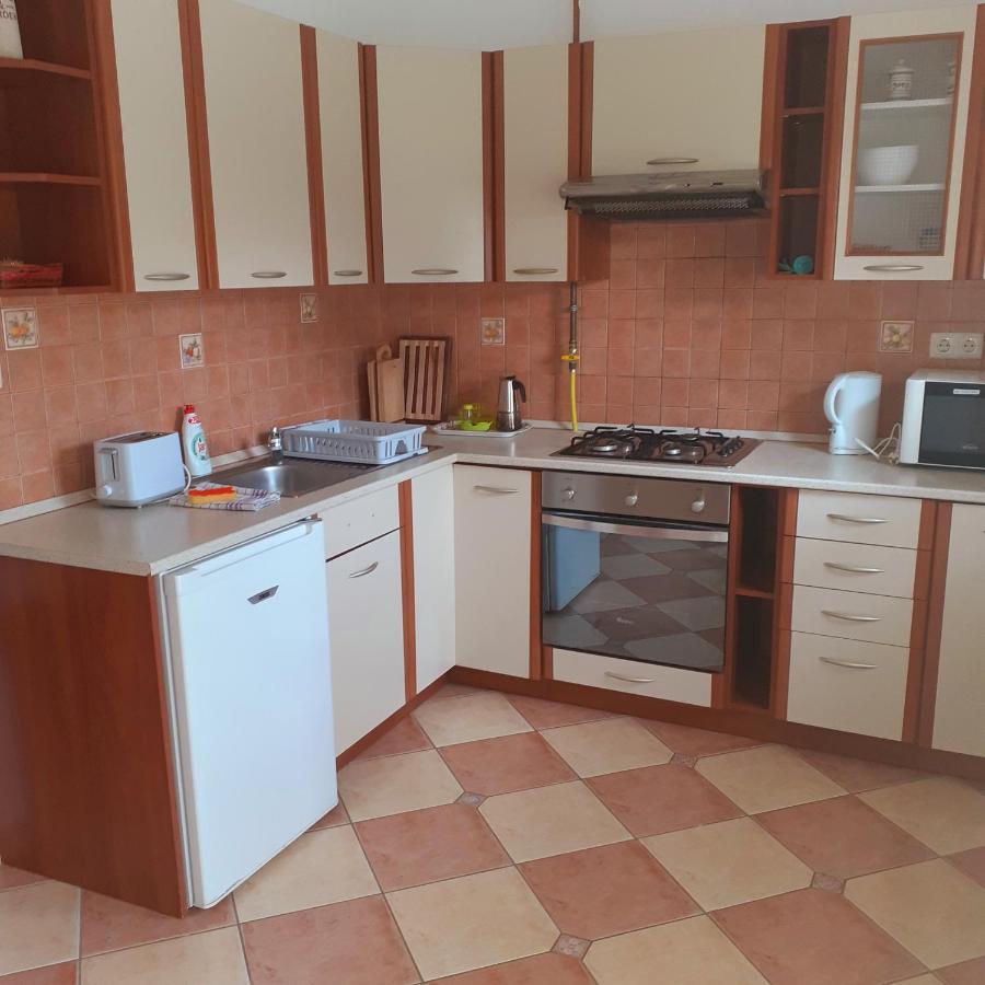 Petra Apartmanhaz Kehidakustany Exterior photo