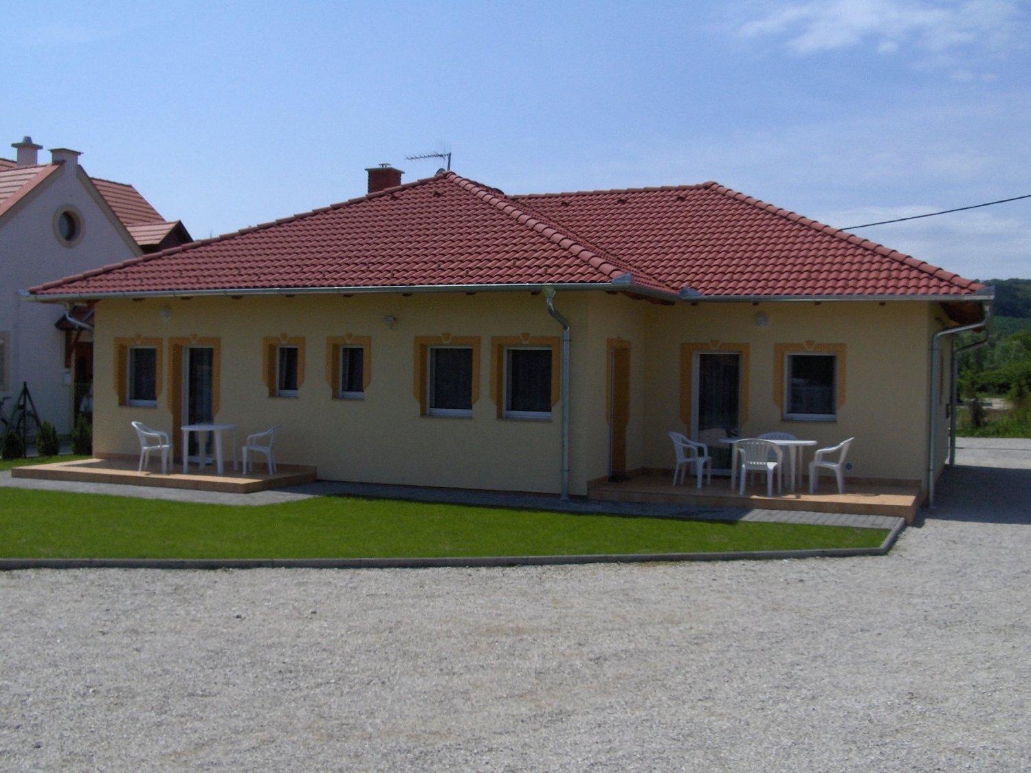 Petra Apartmanhaz Kehidakustany Exterior photo